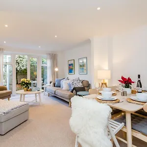 Modern Mews House With Free Parking Space, And Patio By Huluki Sussex , Brighton United Kingdom